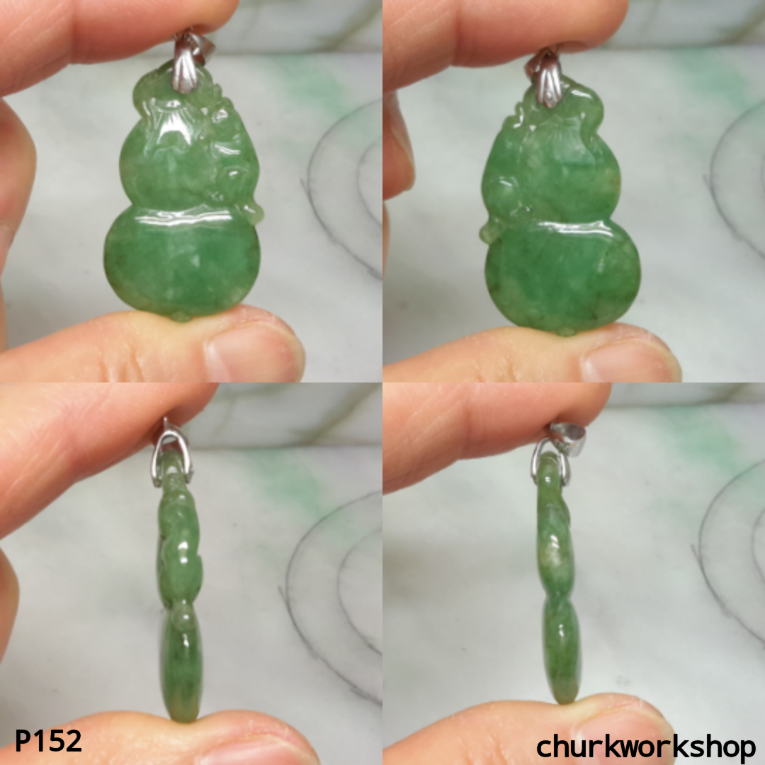 Oily green jade gourd pendant