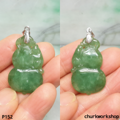 Oily green jade gourd pendant