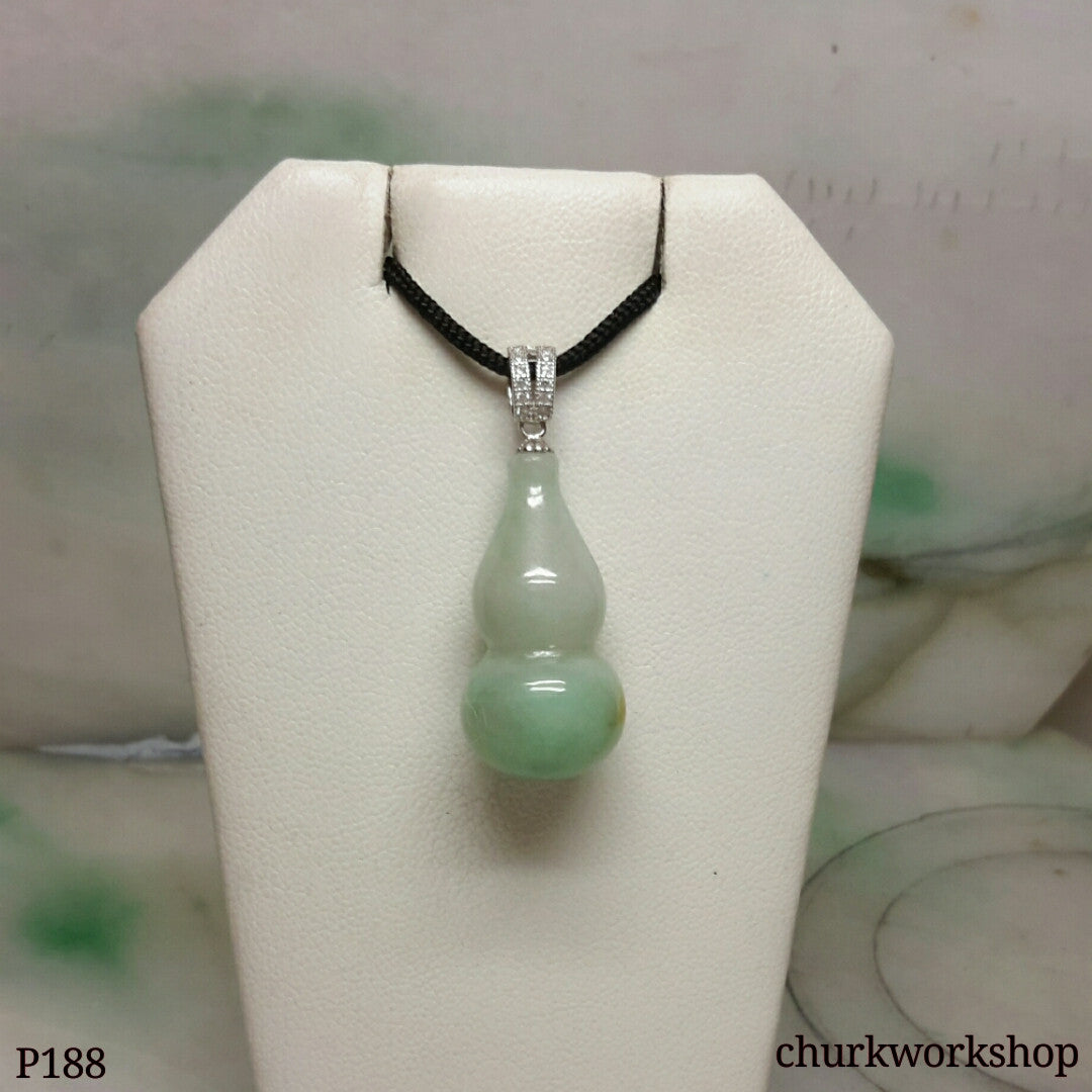 Light green jade gourd pendant