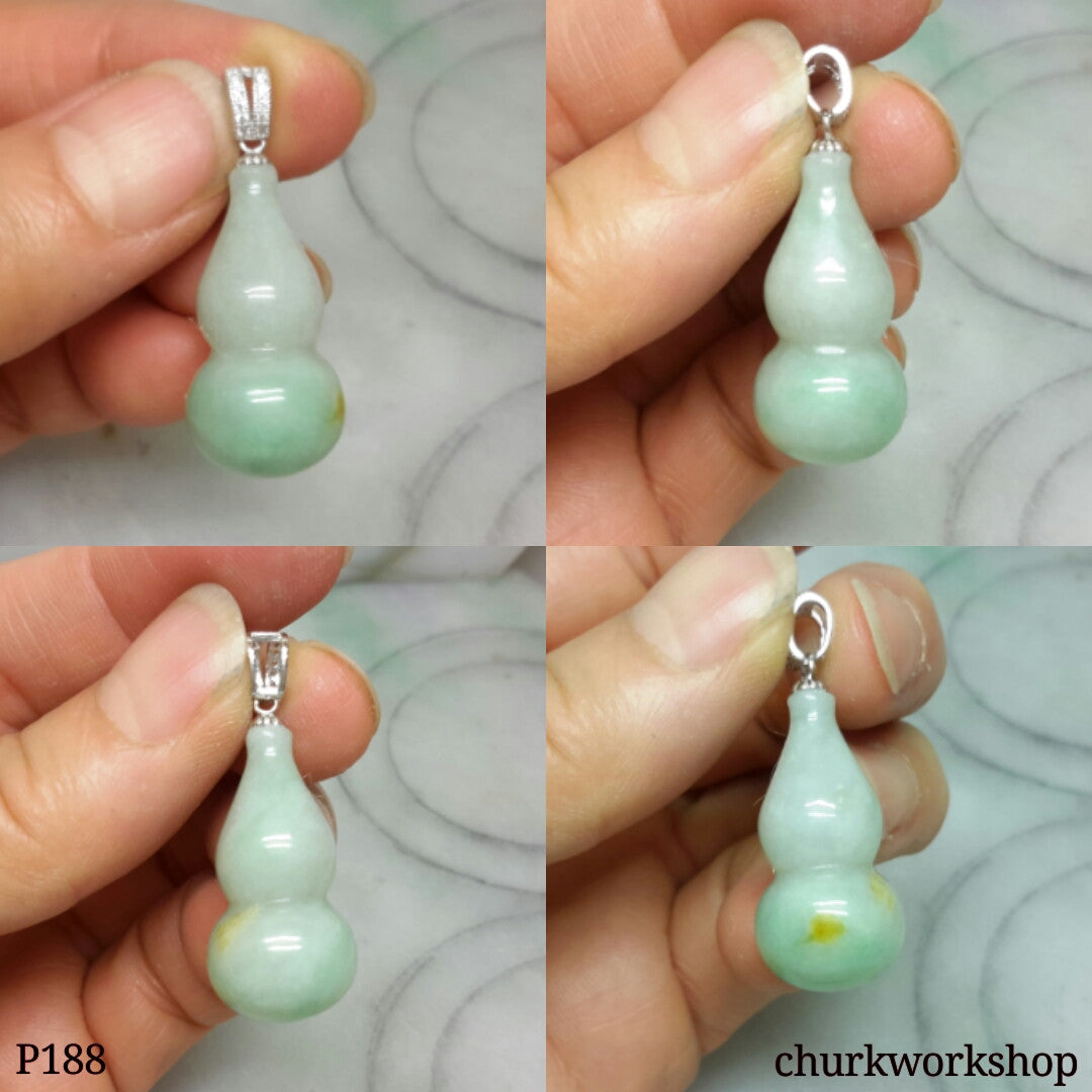Light green jade gourd pendant