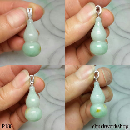 Light green jade gourd pendant