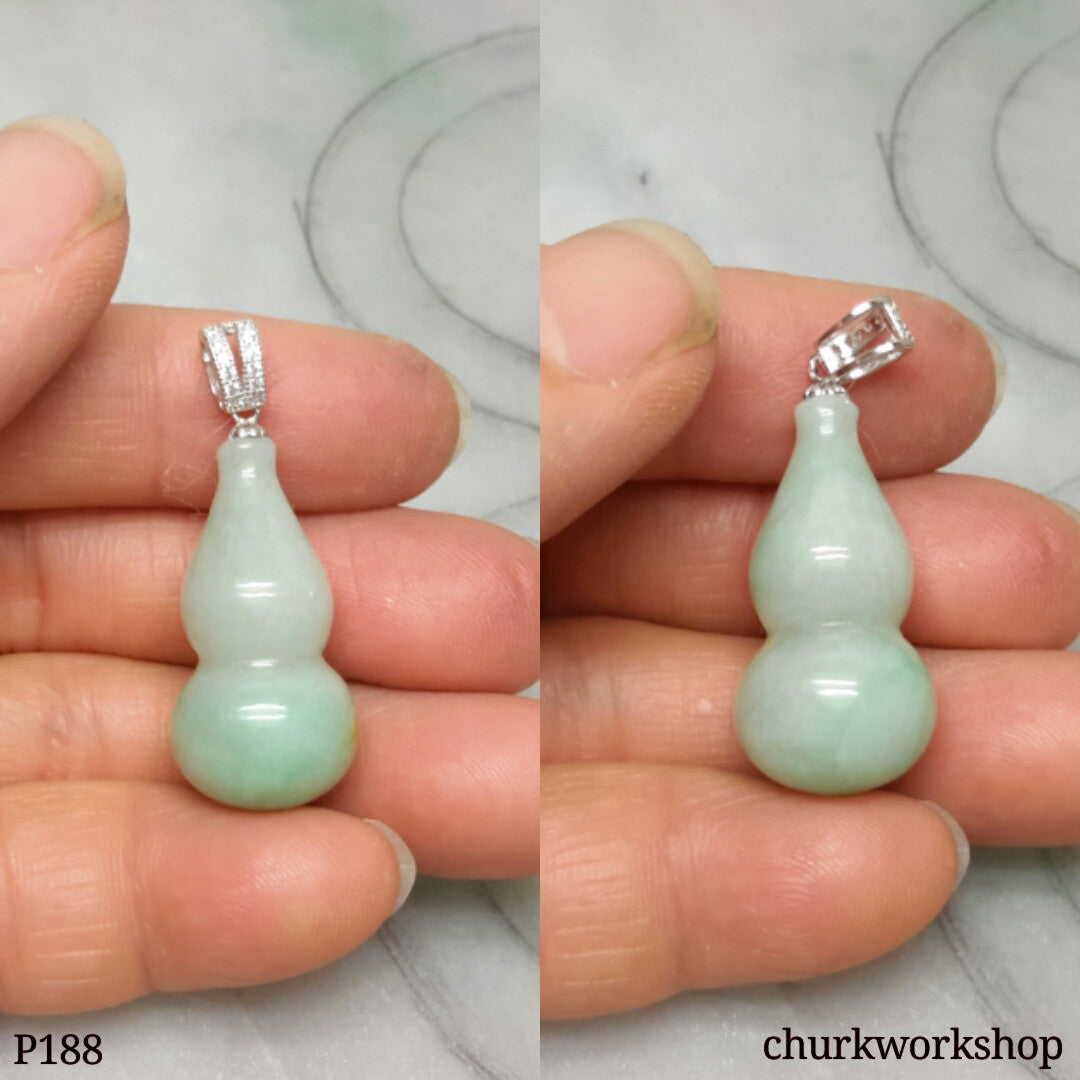 Light green jade gourd pendant