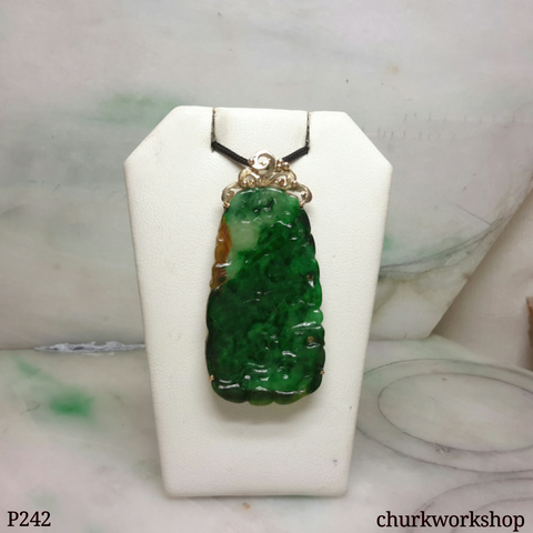 Deep green jade pendant in 14k gold