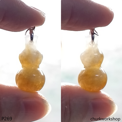 Red jade gourd pendant