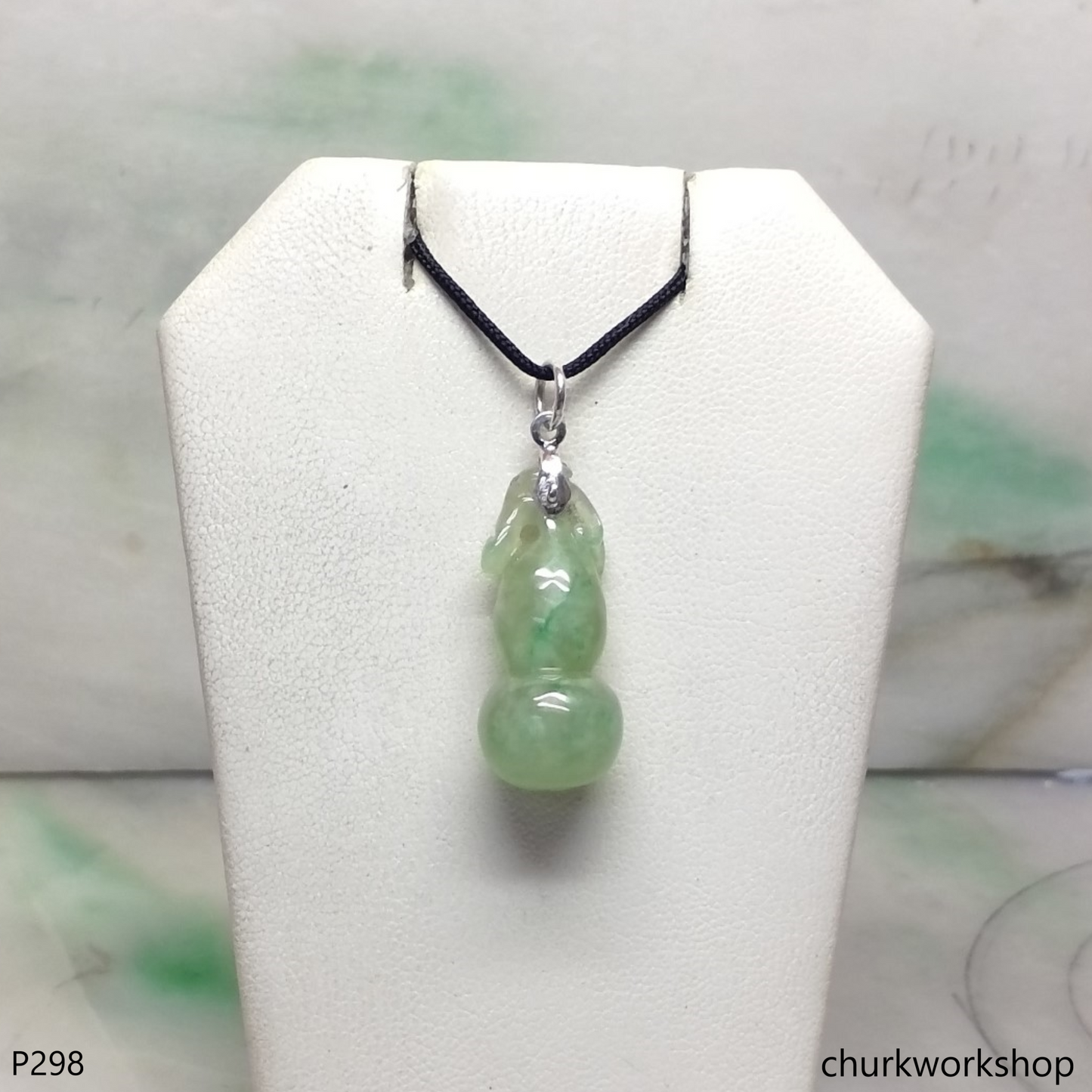 Light green jade gourd pendant