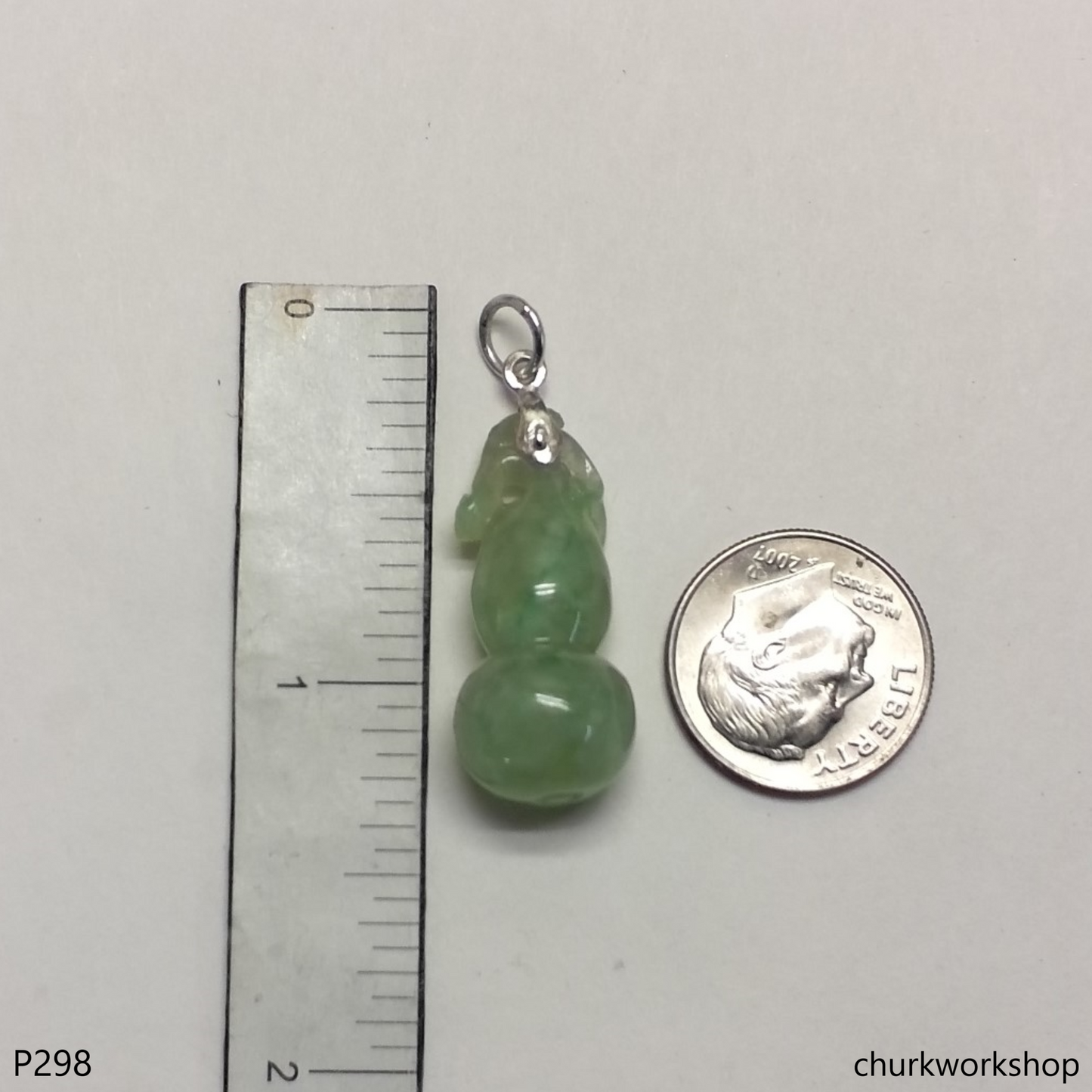 Light green jade gourd pendant
