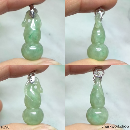 Light green jade gourd pendant