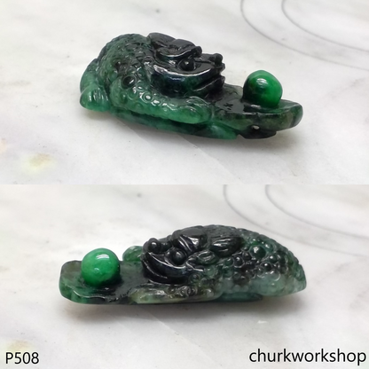 Dark & light green lucky toad pendant (蟾蜍)