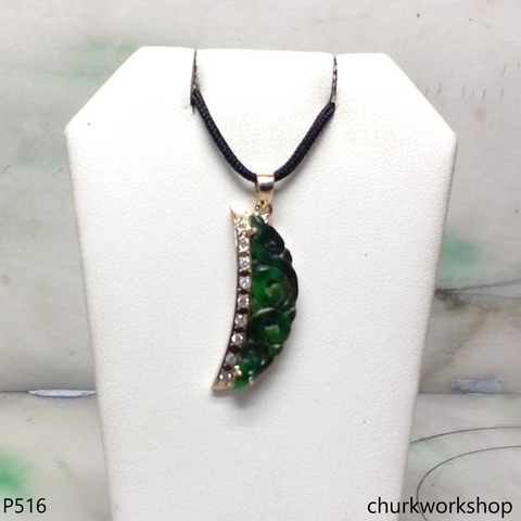 Deep green jade carved pendant in 14k yellow gold