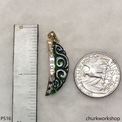 Deep green jade carved pendant in 14k yellow gold