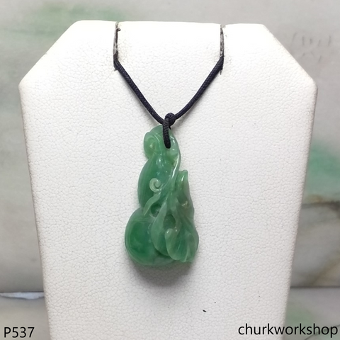 Green jade gourd pendant