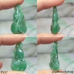 Green jade gourd pendant