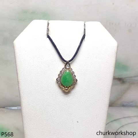 18K yellow gold small jade pendant