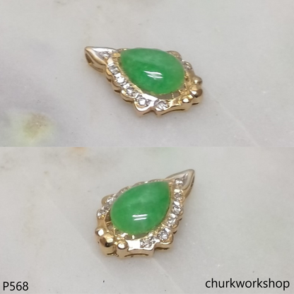 18K yellow gold small jade pendant