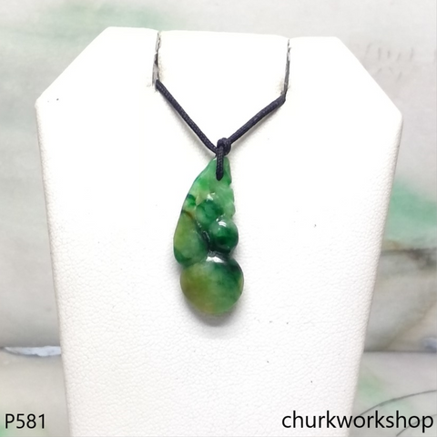 Small jade double gourd pendant