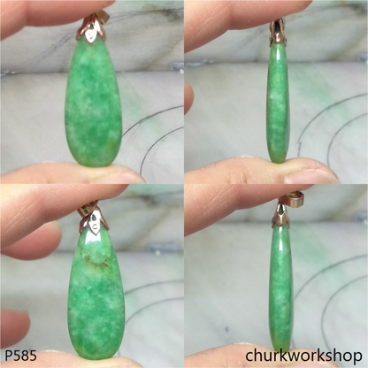 Green jade 14K yellow gold pendant
