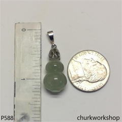 Light green jade gourd pendant