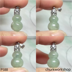 Light green jade gourd pendant