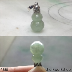 Light green jade gourd pendant