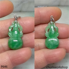 Green jade gourd pendant