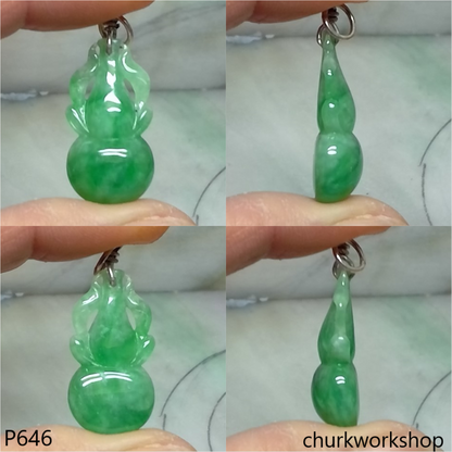 Green jade gourd pendant
