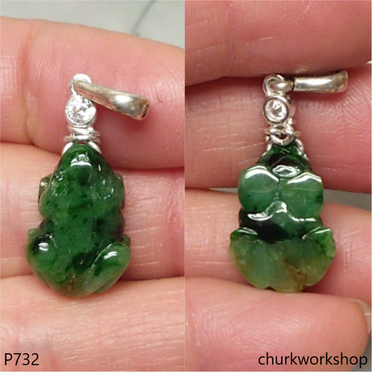 Dark green jade lucky frog pendant