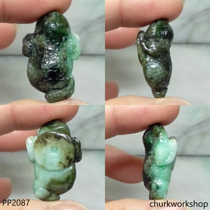 Dark & light green lucky toad pendant (蟾蜍)