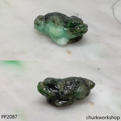 Dark & light green lucky toad pendant (蟾蜍)