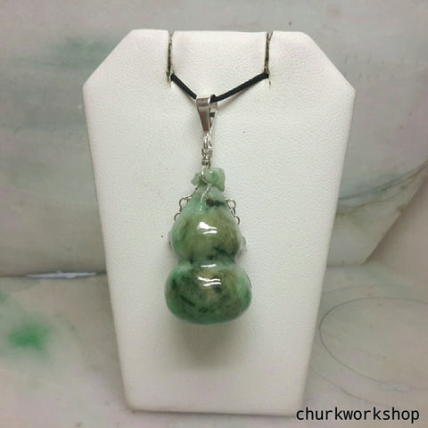 Jade gourd pendant