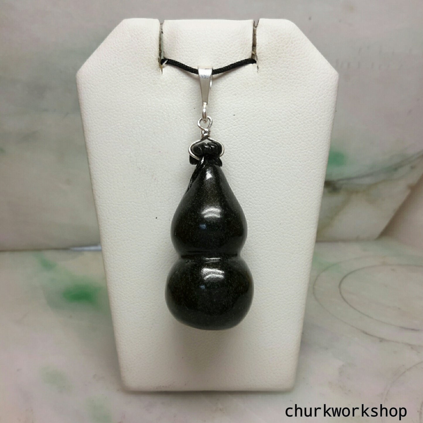 Black jade gourd pendant