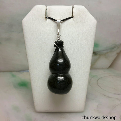 Black jade gourd pendant