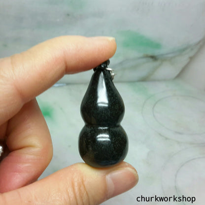 Black jade gourd pendant