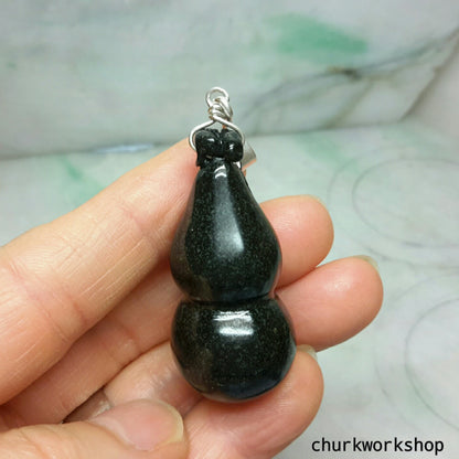 Black jade gourd pendant