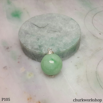Light green jade bead pendant