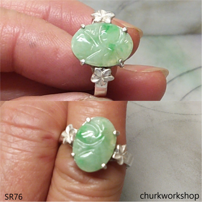 Light green carved jade ring