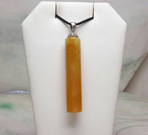 Red jade pendant