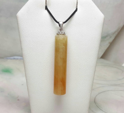 Red jade pendant